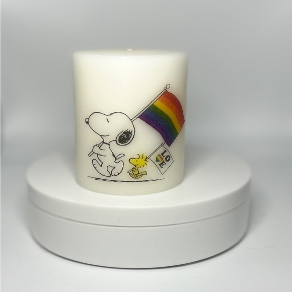 Snoopy Pride Candle - Picture 1 of 1